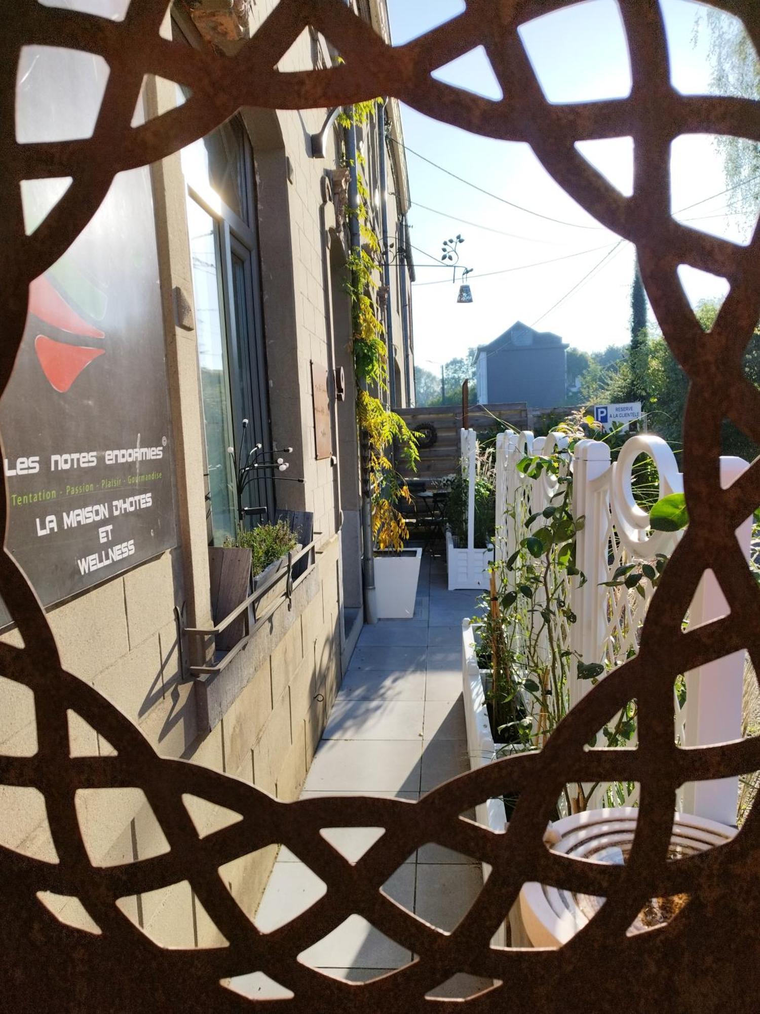 Maison D'Hote Les Notes Endormies Suite Le Refuge Walcourt Екстер'єр фото