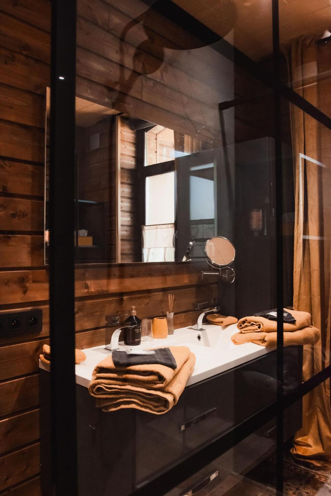 Maison D'Hote Les Notes Endormies Suite Le Refuge Walcourt Екстер'єр фото